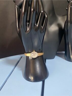 Gruen Cz Diamond Ladies Dress Watch White Dial Oval Case  Gold Tone